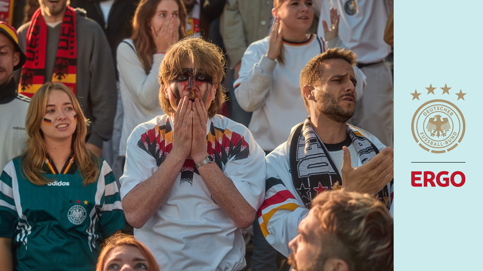 Fußballfans mit Schminke